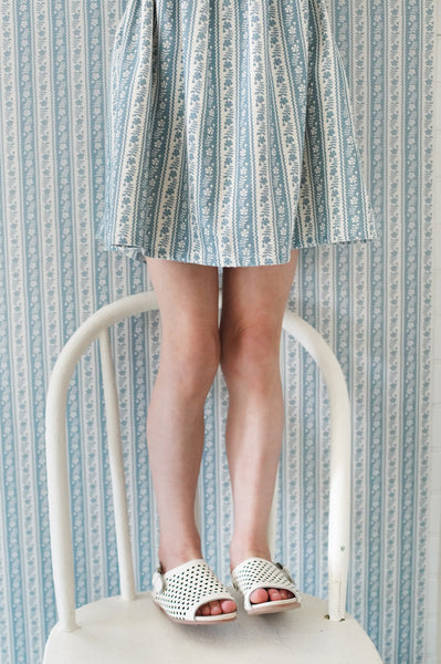 Eloise Pinafore, Lattice Print, Azul – Soor Ploom
